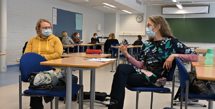 lähipäivän osallistujat pienryhmätyöskentelyssä Kajaanissa